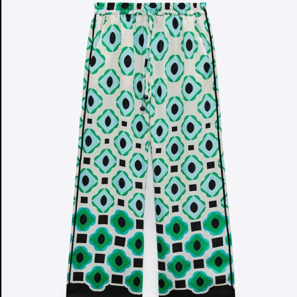 NWT Blogger Favorite Geometric Print Pants